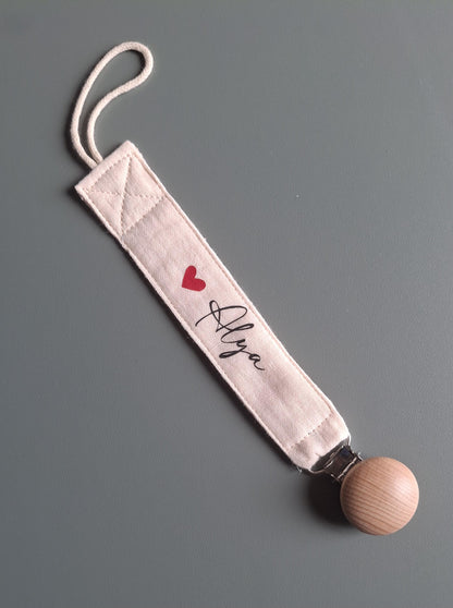 Attache tétine personnalisée avec cœur rouge et prénom bébé – Ma Bulle Créative
