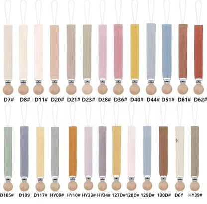 Attache tétine personnalisée avec cœur rouge et prénom bébé