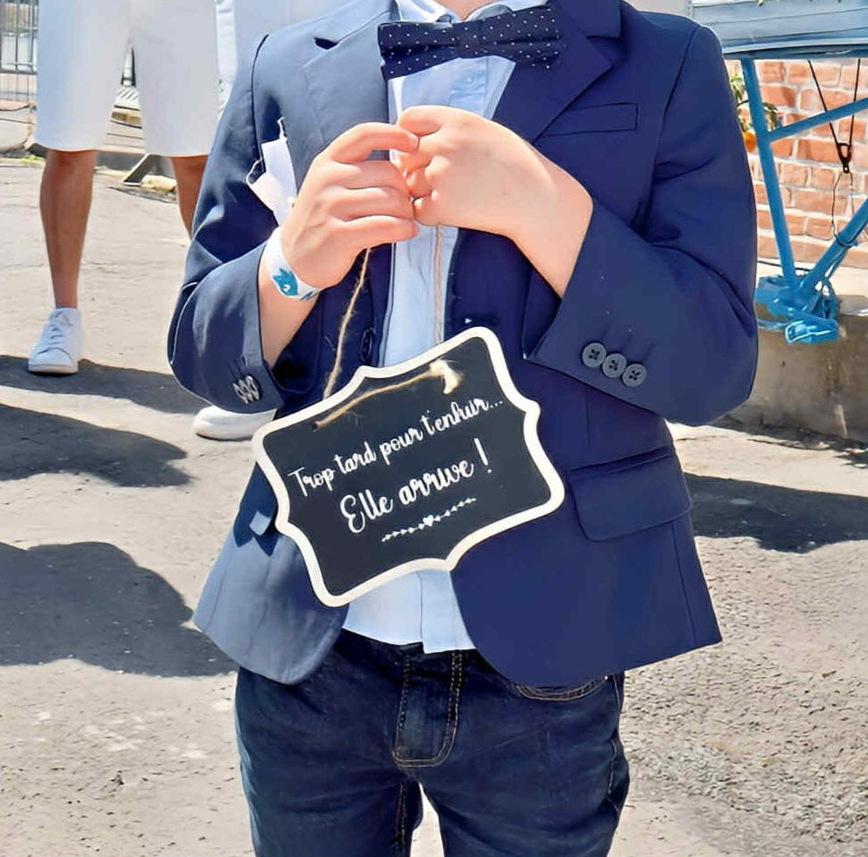 Panneau de mariage “Trop tard pour t’enfuir ... Elle arrive !” – pancarte humour cortège