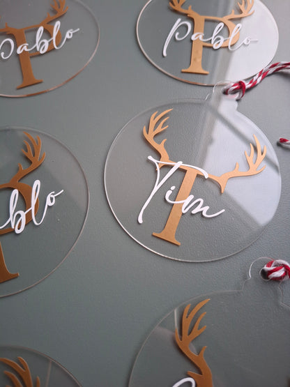 Boule de Noël personnalisée en plexiglass – Lettre & prénom avec cornes de renne