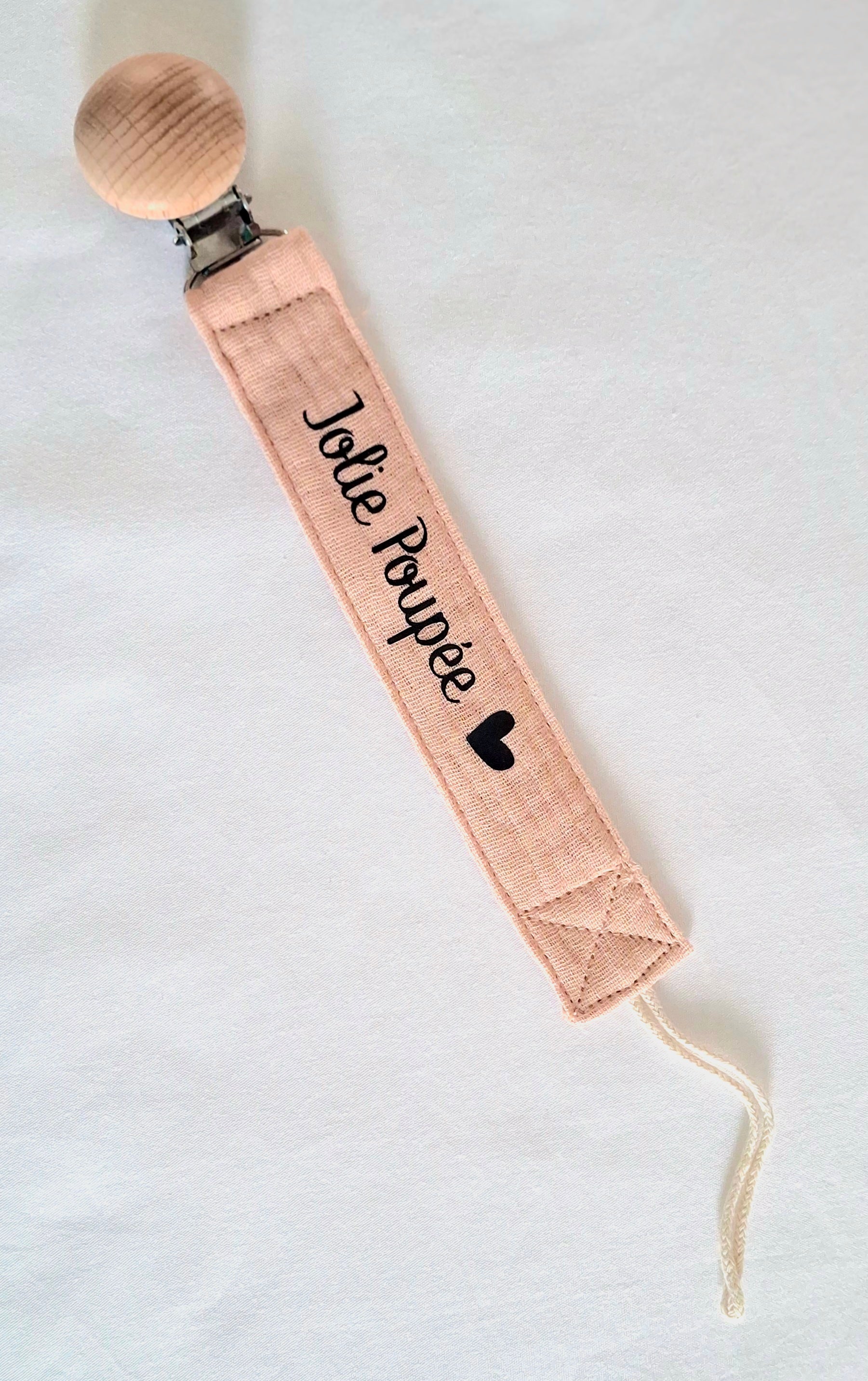 Attache tétine personnalisée avec cœur et prénom bébé – Ma Bulle Créative