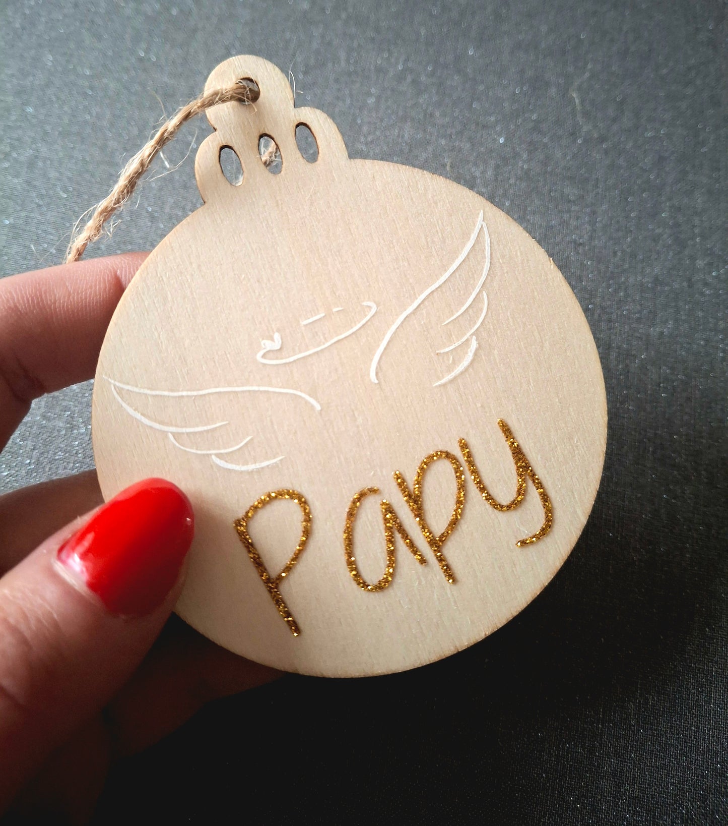 Boule de Noël personnalisée en bois ailes d’ange – prénom – cadeau déco sapin Ma Bulle Créative